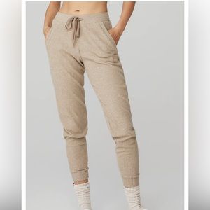 Alo yoga Muse Sweat Pants in Gravel Heather
